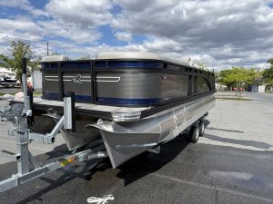 2025 Qwest 22 E-CLASS SPLASH PAD TRITOON INC 200HP MERCURY ENGINE